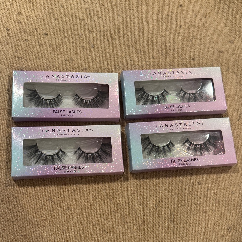 Anastasia Beverly Hills Iridescent Light Pink False Lashes Set